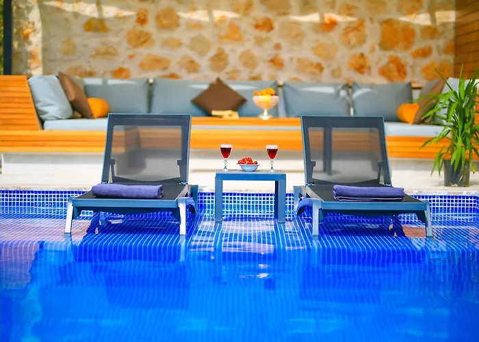 Samira & Aparts & 3*