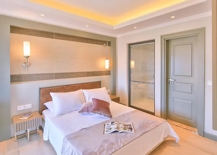 Samira & Aparts & 3*